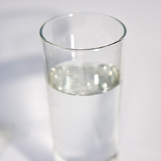 Kan het drinken van water tijdens of na de maaltijd de spijsvertering verstoren?