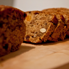 Recept: donker brood met vruchten en noten